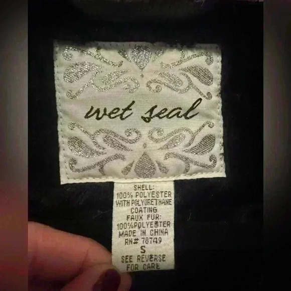 Women’s Black Wet Seal Coat - Picture 4 of 6